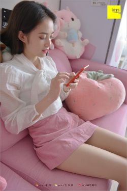 美女脱裤子